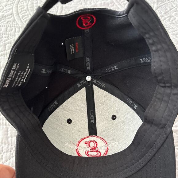 Garth Brooks World Tour Black Red Hat 110 Flex Fit Technology Adjustable Cap NEW - Picture 5 of 5